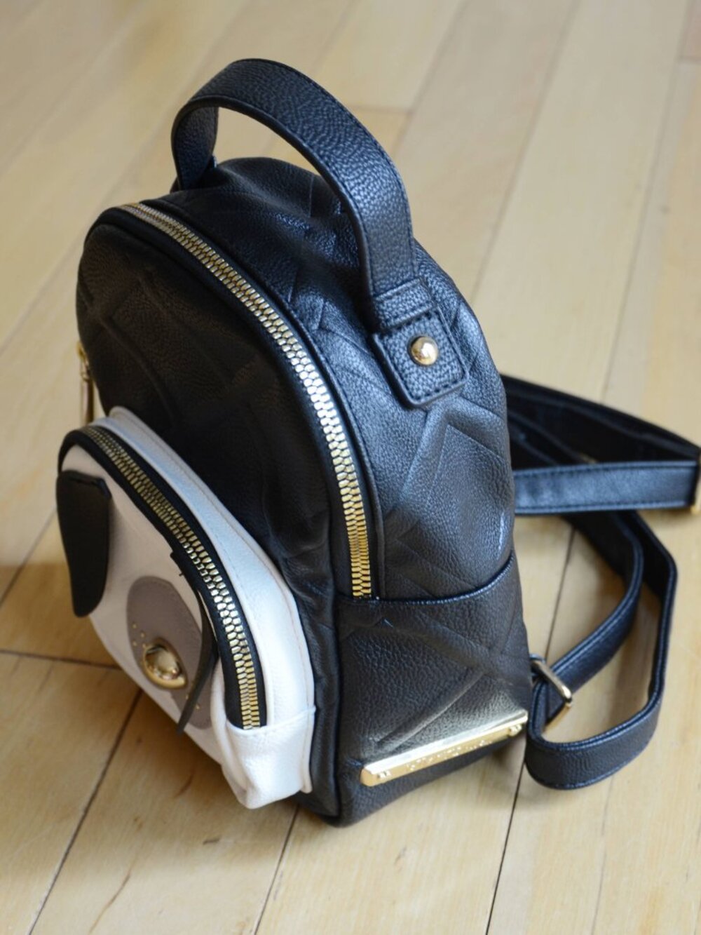 Betsey Johnson Mini Dog Face Backpack - Picture 6 of 12